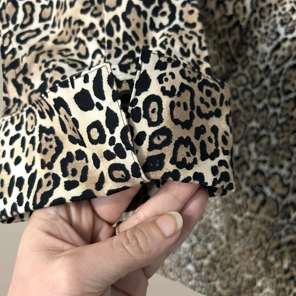 Chico's No Iron Cheetah Animal Print Shirt-Tunic Size Small Top Leopard Buttonup - Picture 3 of 8